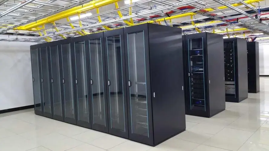 在弱電智能化工程中，如何選擇屏蔽機(jī)柜和普通機(jī)柜