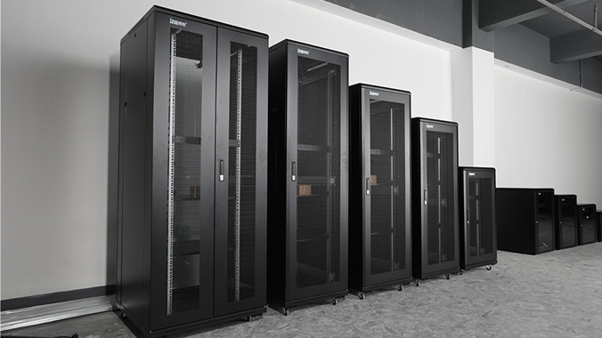 如何挑選優(yōu)質(zhì)鈑金機箱機柜