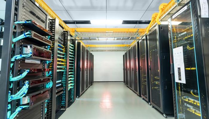 機(jī)房的“智能管家”：精致機(jī)柜動環(huán)監(jiān)控系統(tǒng)如何實現(xiàn)無人化值守？